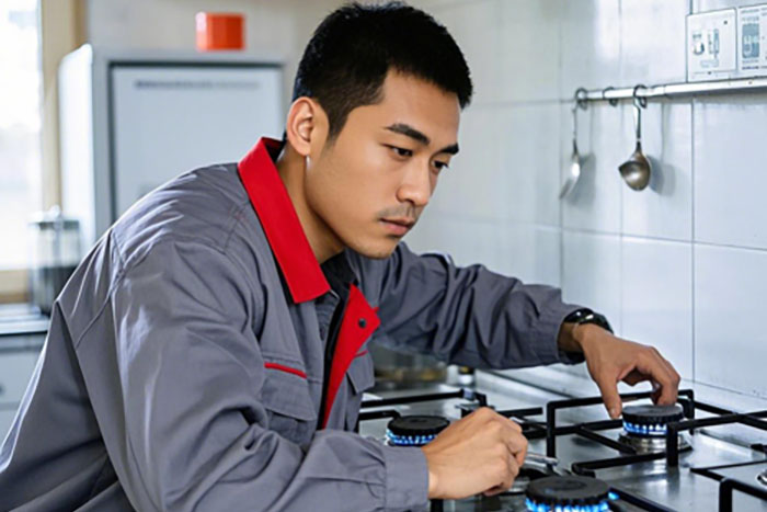 成都青羊区燃气灶上门维修服务电话:解决火焰不稳定、无法点火、漏气问题